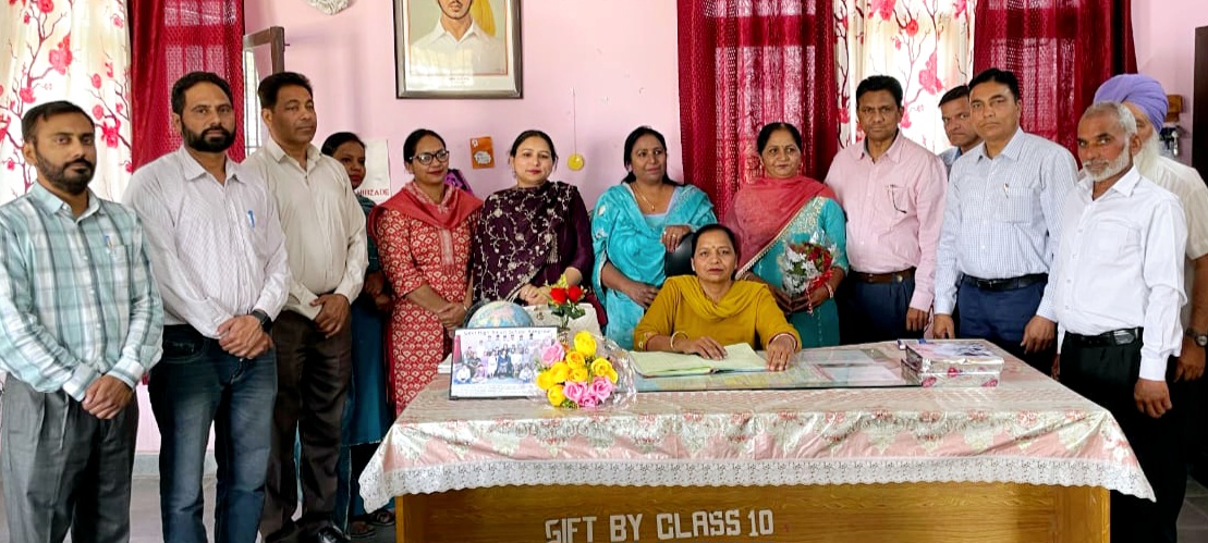 मनजीत कौर ने सरकारी हाई स्कूल कांगरौर की मुख्याध्यापिका का कार्यभार संभाला